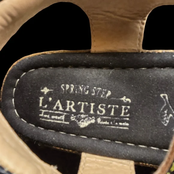 L'ATISTE Black and Green Sandals with Modern Flair - Picture 3 of 3